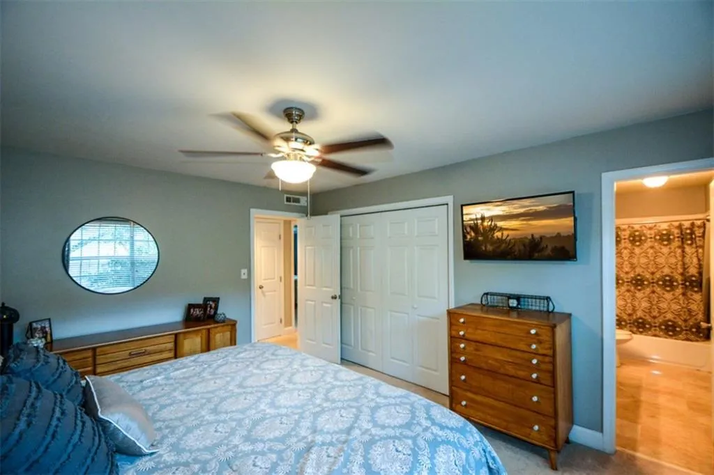 6980 Roswell Road Unit F5, Atlanta, Georgia 30328, 3 Bedrooms Bedrooms, ,2 BathroomsBathrooms,Residential,Sold,6980 Roswell Road Unit F5,7082695