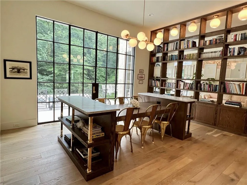 261 King Road Nw, Atlanta, Georgia 30342, 10 Bedrooms Bedrooms, ,9 BathroomsBathrooms,Residential,For Sale,261 King Road Nw,7684565