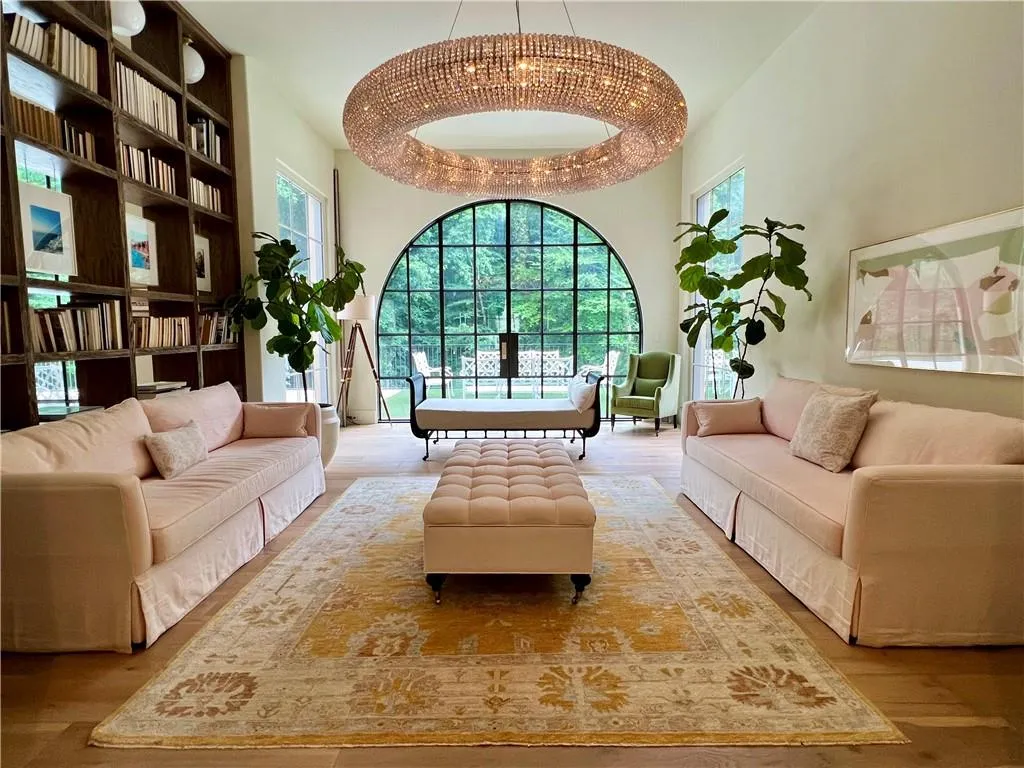261 King Road Nw, Atlanta, Georgia 30342, 10 Bedrooms Bedrooms, ,9 BathroomsBathrooms,Residential,For Sale,261 King Road Nw,7684565