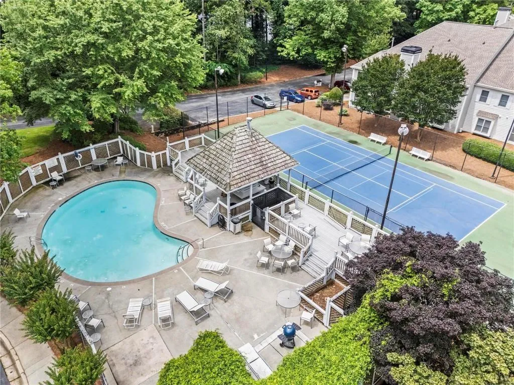 706 Abingdon Way, Atlanta, Georgia 30328, 1 Bedroom Bedrooms, ,1 BathroomBathrooms,Residential,Sold,706 Abingdon Way,7701877