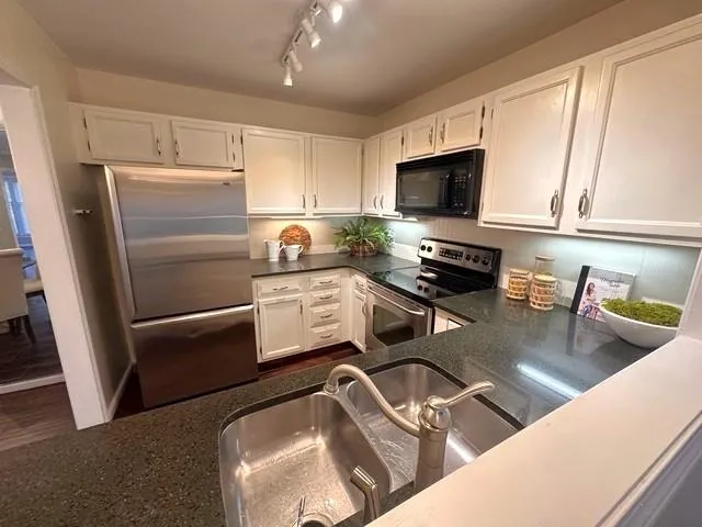706 Abingdon Way, Atlanta, Georgia 30328, 1 Bedroom Bedrooms, ,1 BathroomBathrooms,Residential,Sold,706 Abingdon Way,7701877