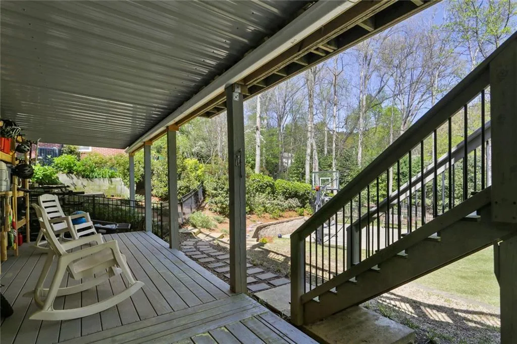 284 Elden Drive, Sandy Springs, Georgia 30342, 5 Bedrooms Bedrooms, ,3 BathroomsBathrooms,Residential,Sold,284 Elden Drive,6867916