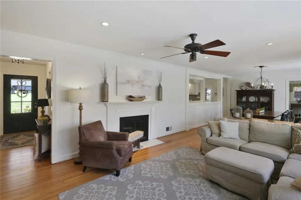 284 Elden Drive, Sandy Springs, Georgia 30342, 5 Bedrooms Bedrooms, ,3 BathroomsBathrooms,Residential,Sold,284 Elden Drive,6867916
