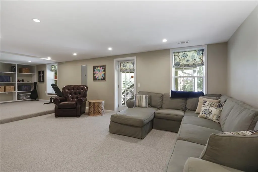 284 Elden Drive, Sandy Springs, Georgia 30342, 5 Bedrooms Bedrooms, ,3 BathroomsBathrooms,Residential,Sold,284 Elden Drive,6867916