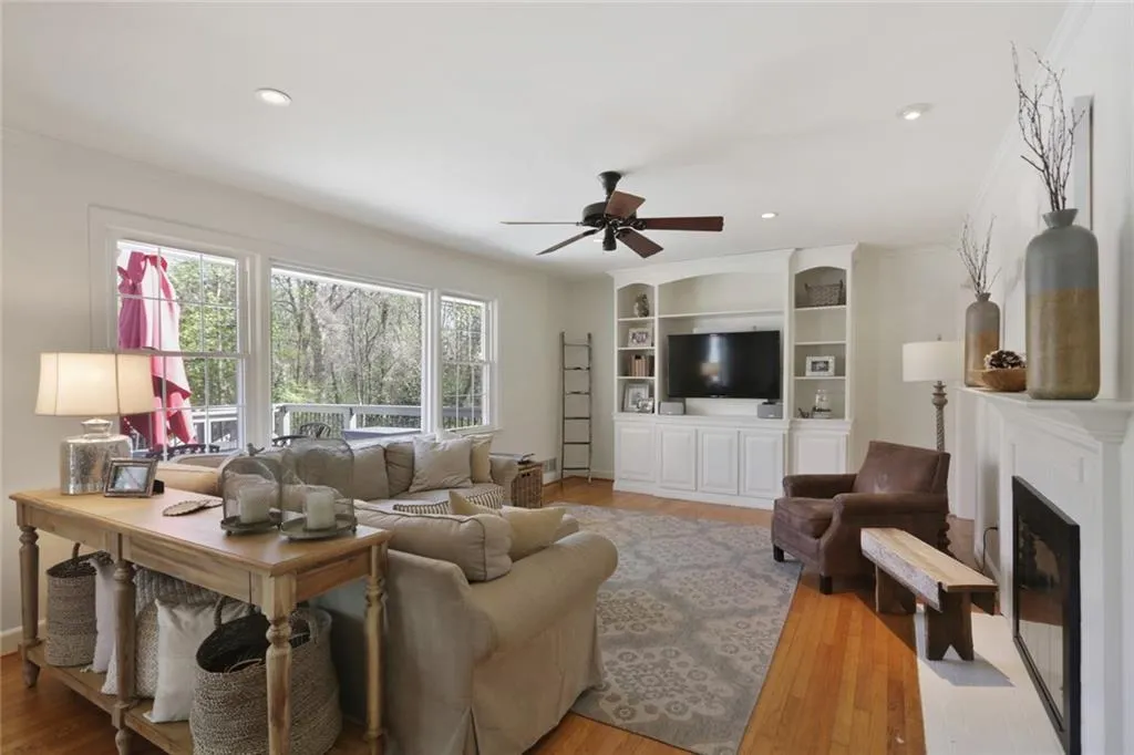 284 Elden Drive, Sandy Springs, Georgia 30342, 5 Bedrooms Bedrooms, ,3 BathroomsBathrooms,Residential,Sold,284 Elden Drive,6867916