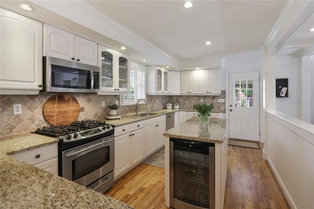 284 Elden Drive, Sandy Springs, Georgia 30342, 5 Bedrooms Bedrooms, ,3 BathroomsBathrooms,Residential,Sold,284 Elden Drive,6867916