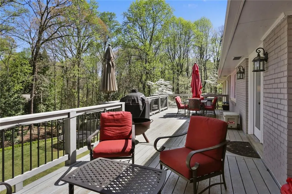284 Elden Drive, Sandy Springs, Georgia 30342, 5 Bedrooms Bedrooms, ,3 BathroomsBathrooms,Residential,Sold,284 Elden Drive,6867916