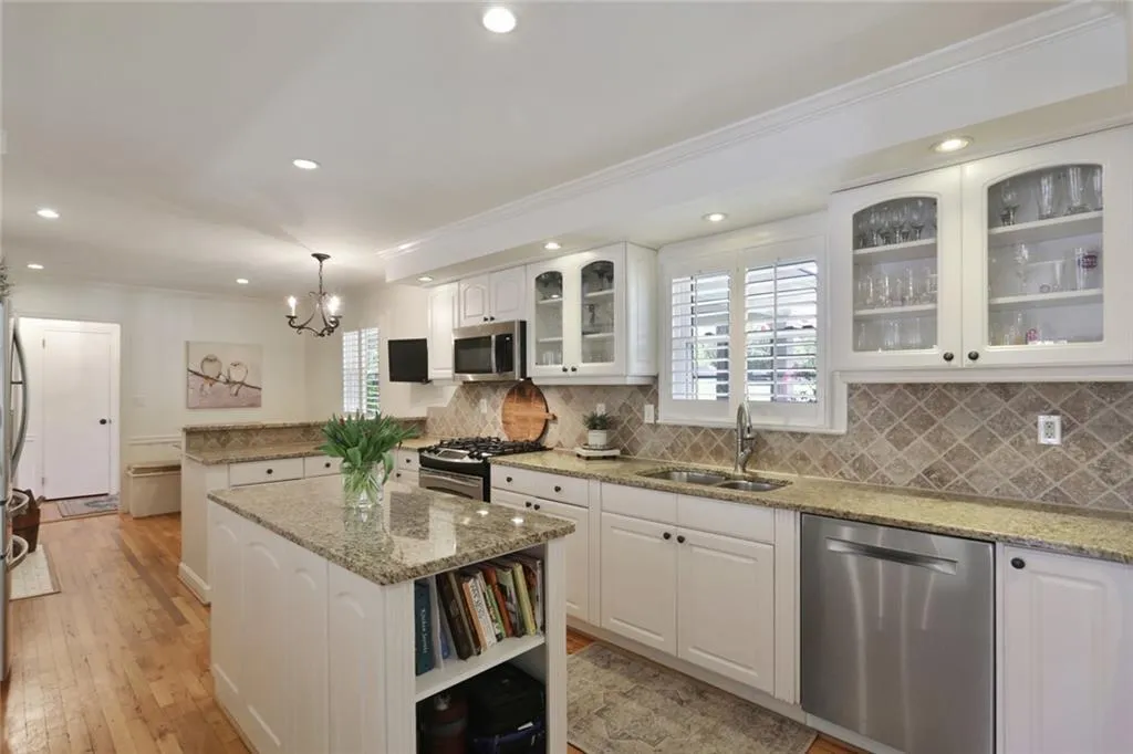 284 Elden Drive, Sandy Springs, Georgia 30342, 5 Bedrooms Bedrooms, ,3 BathroomsBathrooms,Residential,Sold,284 Elden Drive,6867916