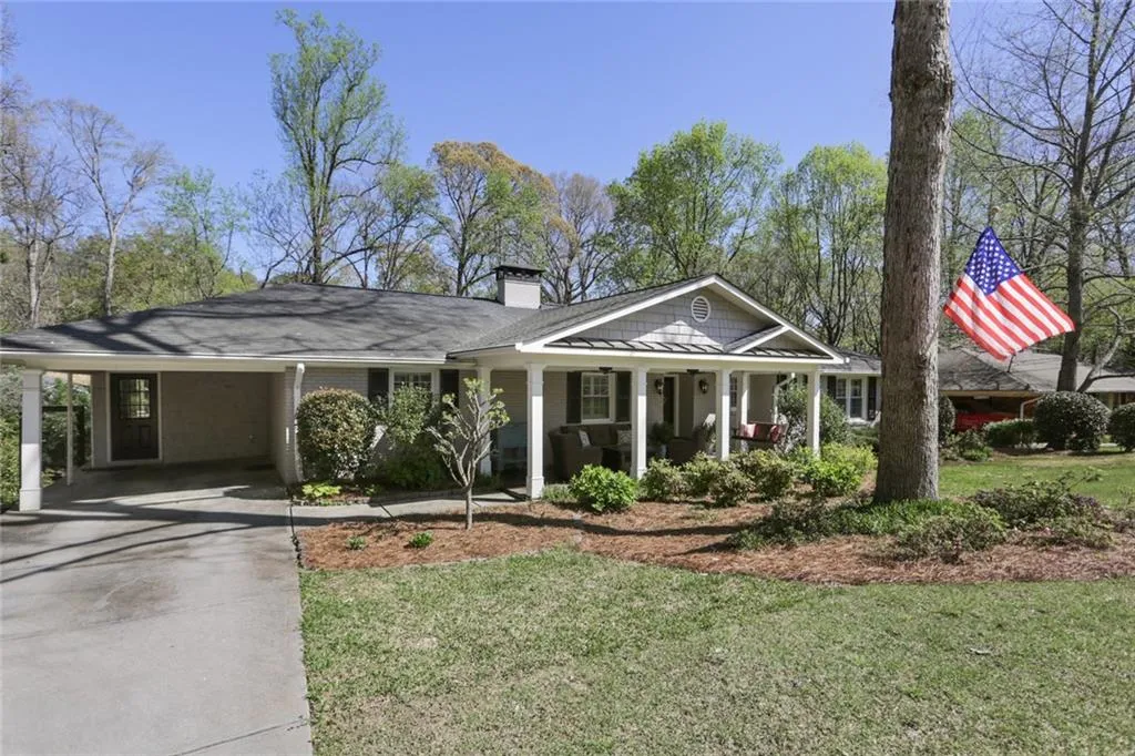 284 Elden Drive, Sandy Springs, Georgia 30342, 5 Bedrooms Bedrooms, ,3 BathroomsBathrooms,Residential,Sold,284 Elden Drive,6867916