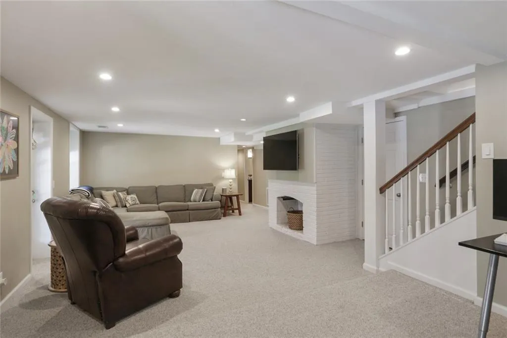 284 Elden Drive, Sandy Springs, Georgia 30342, 5 Bedrooms Bedrooms, ,3 BathroomsBathrooms,Residential,Sold,284 Elden Drive,6867916