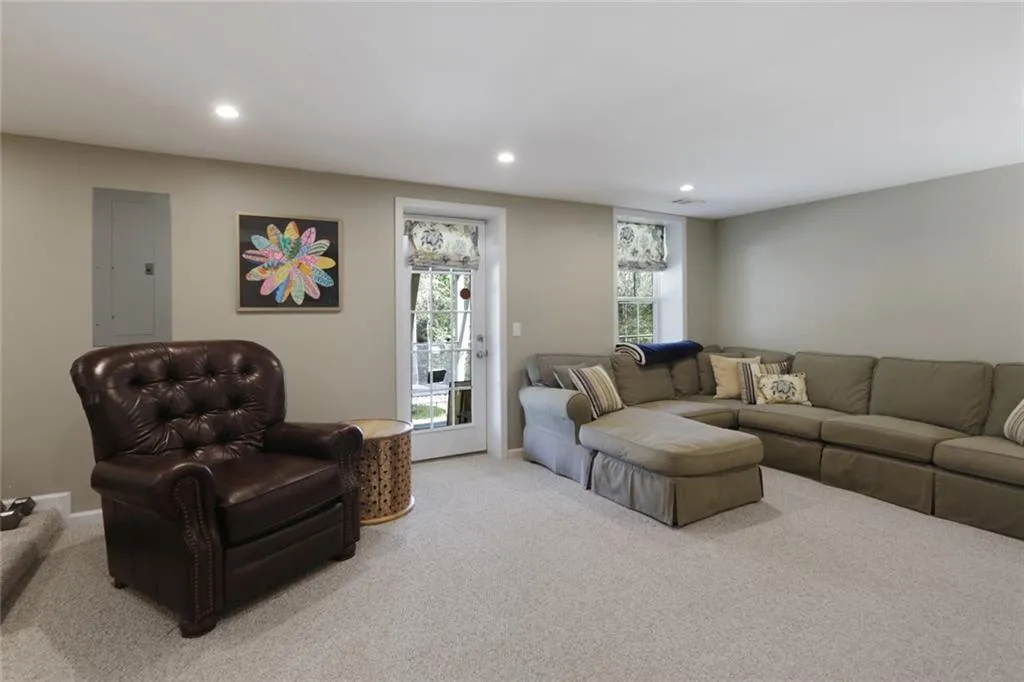 284 Elden Drive, Sandy Springs, Georgia 30342, 5 Bedrooms Bedrooms, ,3 BathroomsBathrooms,Residential,Sold,284 Elden Drive,6867916