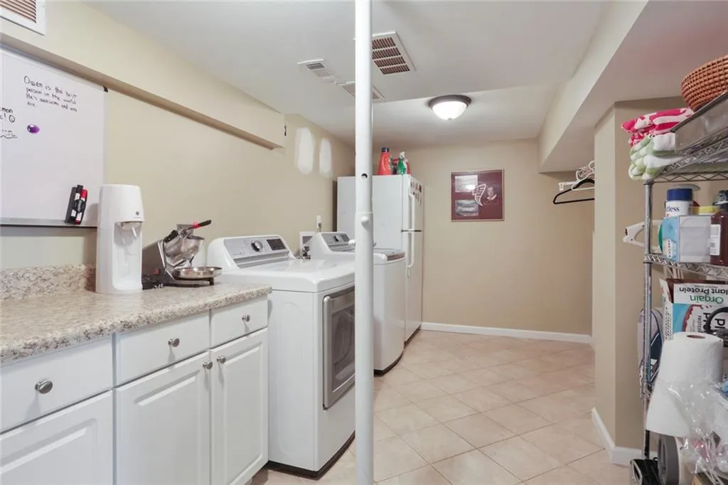 284 Elden Drive, Sandy Springs, Georgia 30342, 5 Bedrooms Bedrooms, ,3 BathroomsBathrooms,Residential,Sold,284 Elden Drive,6867916
