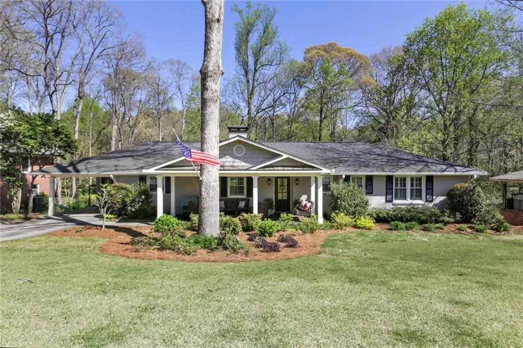 284 Elden Drive, Sandy Springs, Georgia 30342, 5 Bedrooms Bedrooms, ,3 BathroomsBathrooms,Residential,Sold,284 Elden Drive,6867916