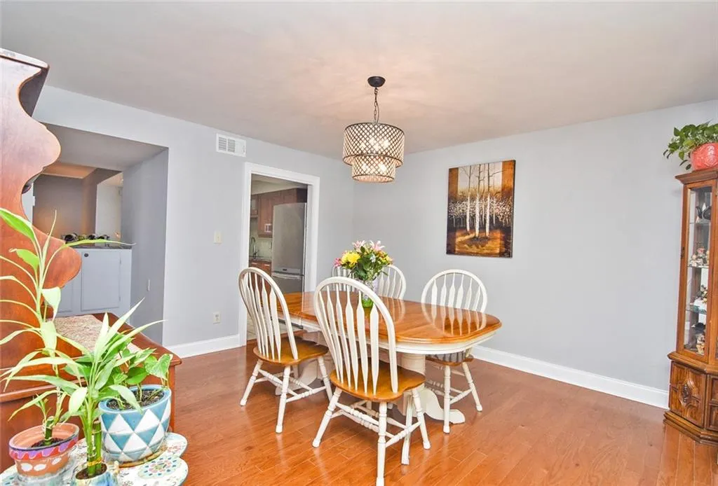 73 Forrest Place, Atlanta, Georgia 30328, 3 Bedrooms Bedrooms, ,2 BathroomsBathrooms,Residential,Sold,73 Forrest Place,6570076