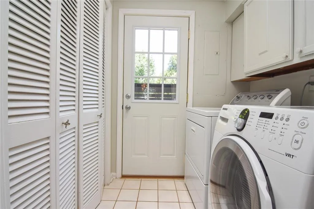 73 Forrest Place, Atlanta, Georgia 30328, 3 Bedrooms Bedrooms, ,2 BathroomsBathrooms,Residential,Sold,73 Forrest Place,6570076