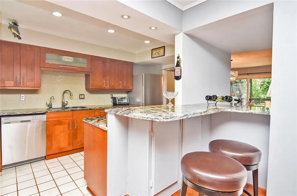 73 Forrest Place, Atlanta, Georgia 30328, 3 Bedrooms Bedrooms, ,2 BathroomsBathrooms,Residential,Sold,73 Forrest Place,6570076