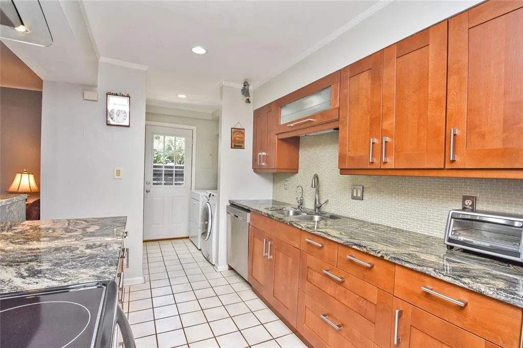 73 Forrest Place, Atlanta, Georgia 30328, 3 Bedrooms Bedrooms, ,2 BathroomsBathrooms,Residential,Sold,73 Forrest Place,6570076