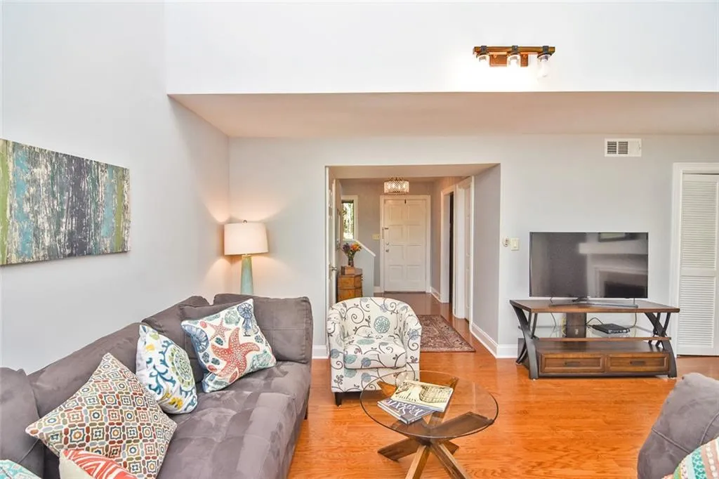 73 Forrest Place, Atlanta, Georgia 30328, 3 Bedrooms Bedrooms, ,2 BathroomsBathrooms,Residential,Sold,73 Forrest Place,6570076