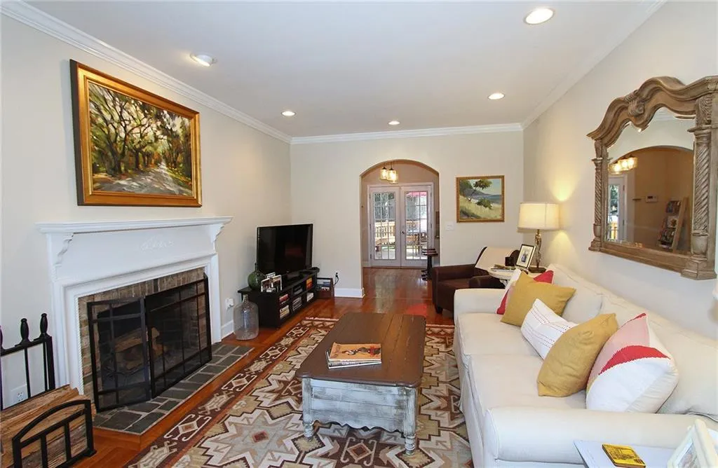 Atlanta, Georgia 30327, 3 Bedrooms Bedrooms, ,3 BathroomsBathrooms,Residential,Sold,5661035