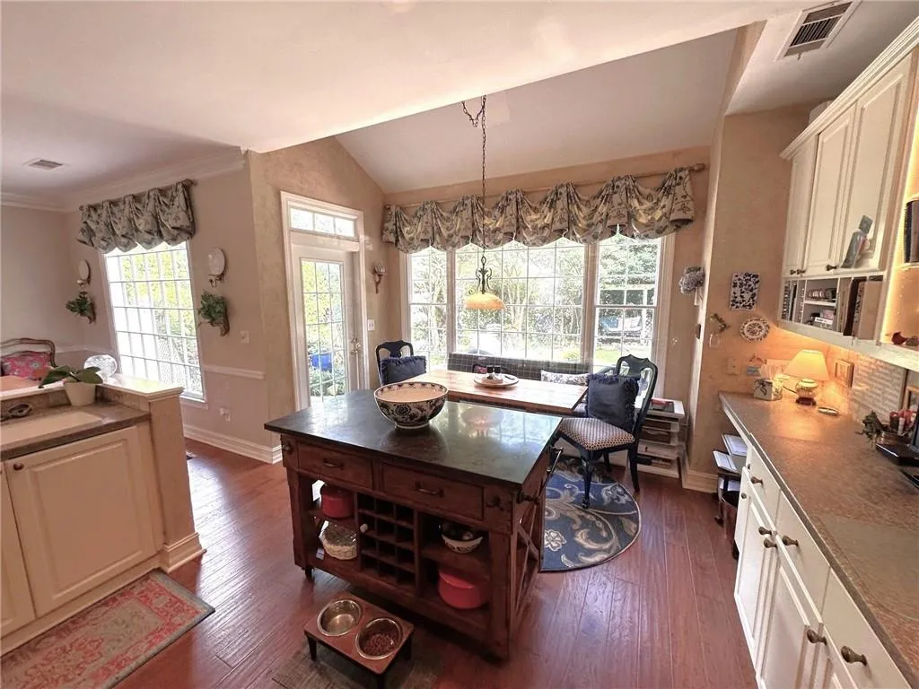300 Spalding Gates Court, Atlanta, Georgia 30328, 3 Bedrooms Bedrooms, ,2 BathroomsBathrooms,Residential,Sold,300 Spalding Gates Court,7466281