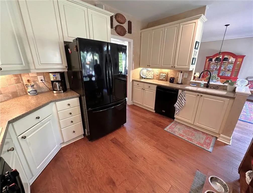 300 Spalding Gates Court, Atlanta, Georgia 30328, 3 Bedrooms Bedrooms, ,2 BathroomsBathrooms,Residential,Sold,300 Spalding Gates Court,7466281