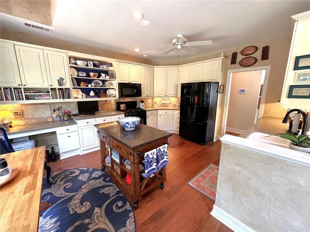 300 Spalding Gates Court, Atlanta, Georgia 30328, 3 Bedrooms Bedrooms, ,2 BathroomsBathrooms,Residential,Sold,300 Spalding Gates Court,7466281