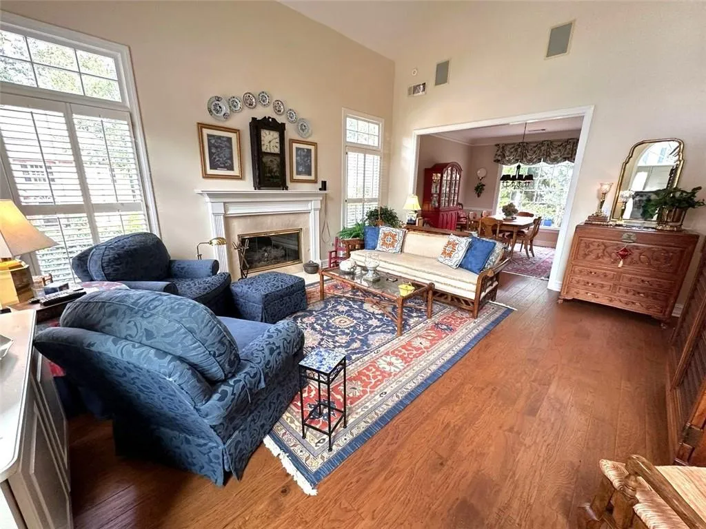 300 Spalding Gates Court, Atlanta, Georgia 30328, 3 Bedrooms Bedrooms, ,2 BathroomsBathrooms,Residential,Sold,300 Spalding Gates Court,7466281
