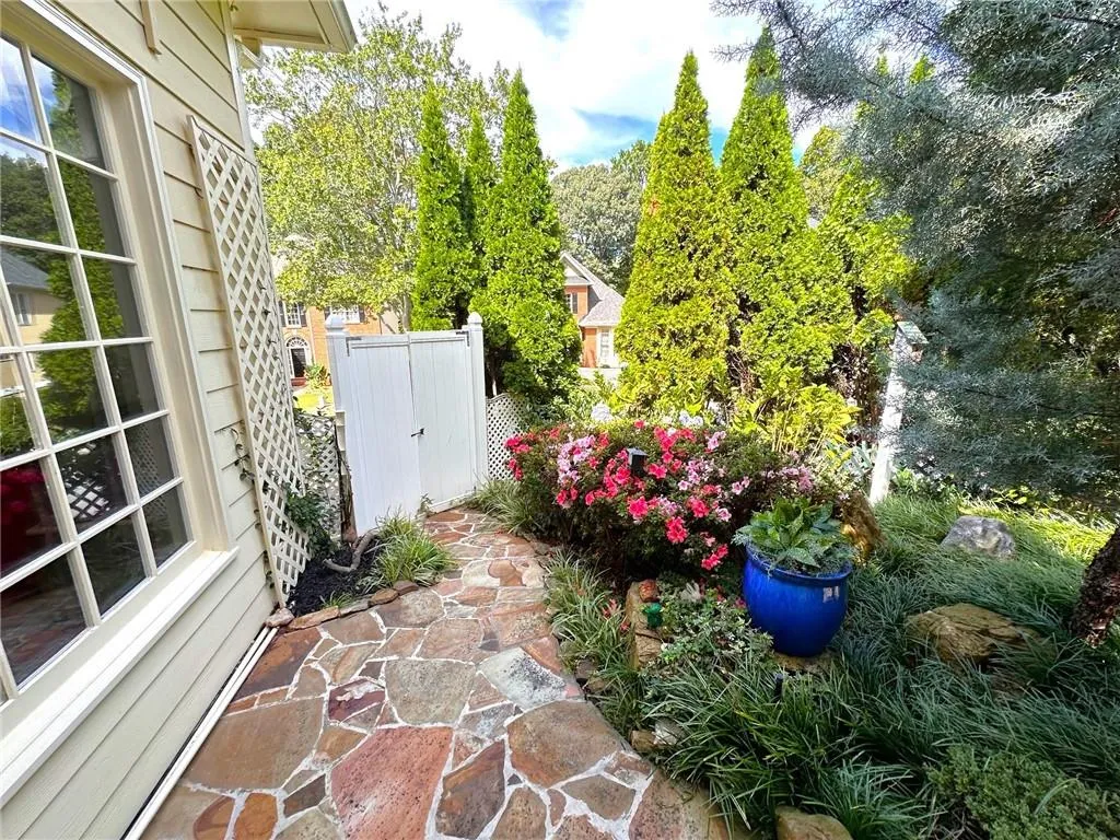 300 Spalding Gates Court, Atlanta, Georgia 30328, 3 Bedrooms Bedrooms, ,2 BathroomsBathrooms,Residential,Sold,300 Spalding Gates Court,7466281