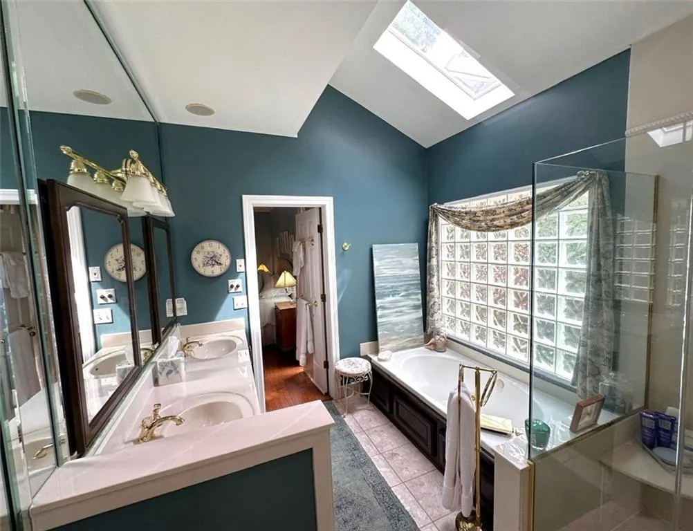 300 Spalding Gates Court, Atlanta, Georgia 30328, 3 Bedrooms Bedrooms, ,2 BathroomsBathrooms,Residential,Sold,300 Spalding Gates Court,7466281