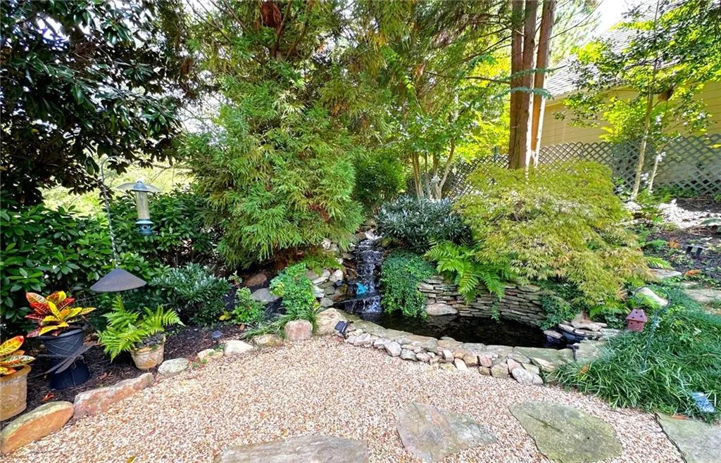 300 Spalding Gates Court, Atlanta, Georgia 30328, 3 Bedrooms Bedrooms, ,2 BathroomsBathrooms,Residential,Sold,300 Spalding Gates Court,7466281