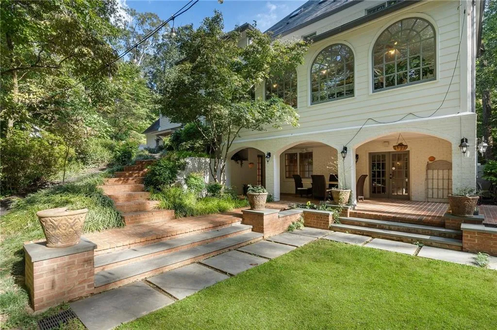 The yard connects to back patio off of the kitchen.
