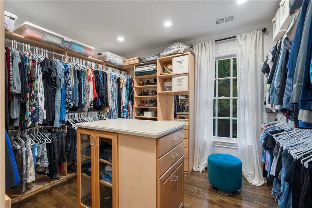 Second dressing room