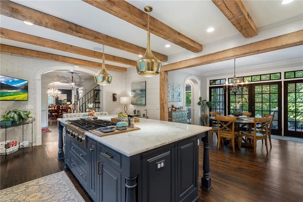 Open to breakfast room and doors out to the patio.