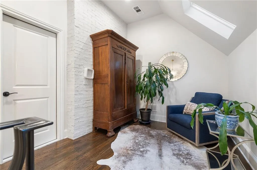 Reading area, study area.