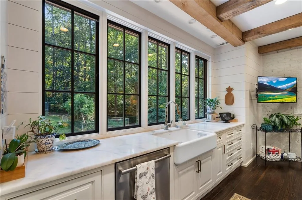 Beautiful views of the front of the property.