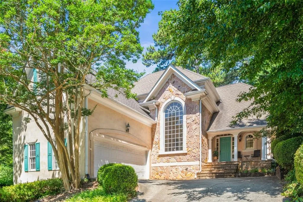 300 Fountain Oaks Lane, Atlanta, Georgia 30342, 4 Bedrooms Bedrooms, ,4 BathroomsBathrooms,Residential,Sold,300 Fountain Oaks Lane,7410009