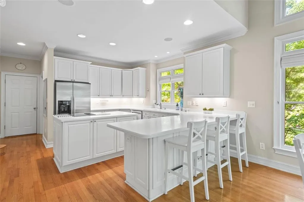 300 Fountain Oaks Lane, Atlanta, Georgia 30342, 4 Bedrooms Bedrooms, ,4 BathroomsBathrooms,Residential,Sold,300 Fountain Oaks Lane,7410009