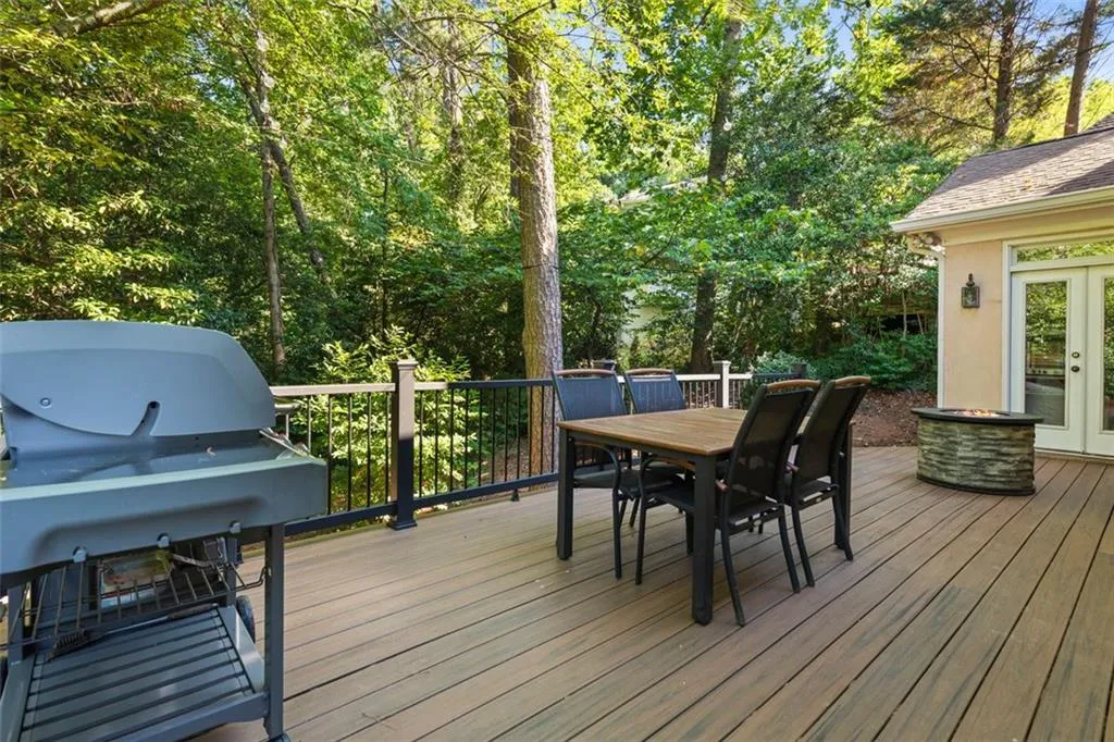 300 Fountain Oaks Lane, Atlanta, Georgia 30342, 4 Bedrooms Bedrooms, ,4 BathroomsBathrooms,Residential,Sold,300 Fountain Oaks Lane,7410009