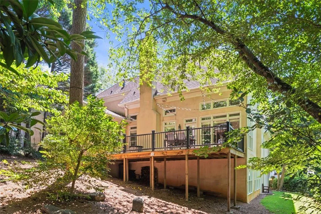 300 Fountain Oaks Lane, Atlanta, Georgia 30342, 4 Bedrooms Bedrooms, ,4 BathroomsBathrooms,Residential,Sold,300 Fountain Oaks Lane,7410009