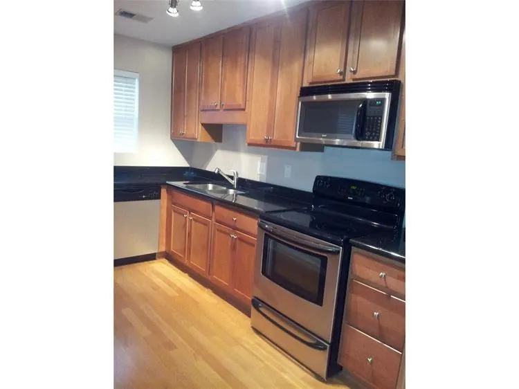 225 Winding River Drive Unit B, Sandy Springs, Georgia 30350, 2 Bedrooms Bedrooms, ,2 BathroomsBathrooms,Residential,Sold,225 Winding River Drive Unit B,5814119