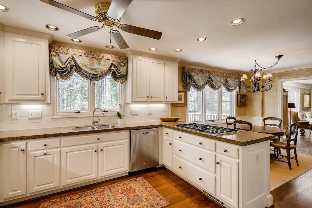 6275 Old Hickory Point, Sandy Springs, Georgia 30328, 5 Bedrooms Bedrooms, ,4 BathroomsBathrooms,Residential,Sold,6275 Old Hickory Point,5819928