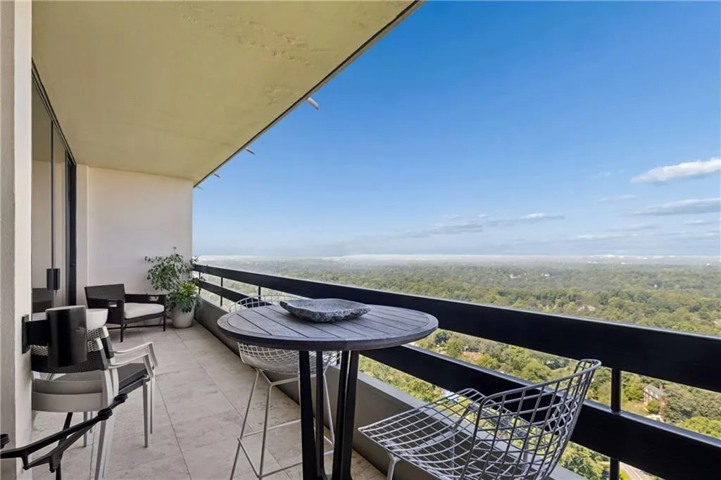 2660 Peachtree Road Nw Unit 39d, Atlanta, Georgia 30305, 1 Bedroom Bedrooms, 0 ,1 BathroomBathrooms,Residential,For Sale,2660 Peachtree Road Nw Unit 39d,7759961