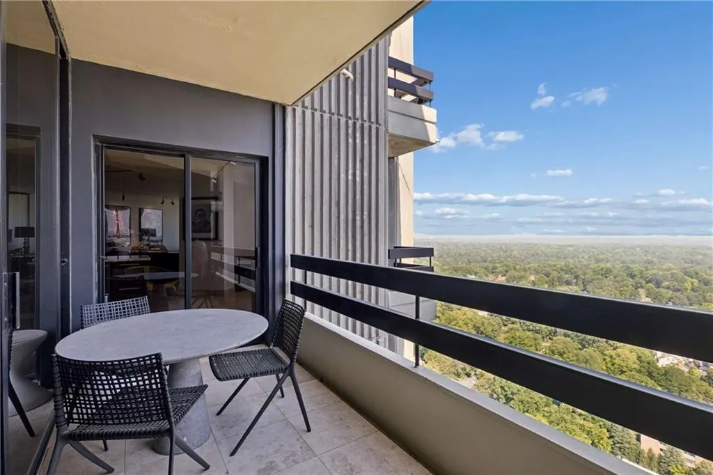 2660 Peachtree Road Nw Unit 39d, Atlanta, Georgia 30305, 1 Bedroom Bedrooms, 0 ,1 BathroomBathrooms,Residential,For Sale,2660 Peachtree Road Nw Unit 39d,7759961