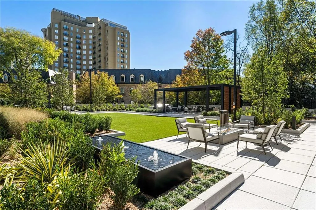 2660 Peachtree Road Nw Unit 39d, Atlanta, Georgia 30305, 1 Bedroom Bedrooms, 0 ,1 BathroomBathrooms,Residential,For Sale,2660 Peachtree Road Nw Unit 39d,7759961