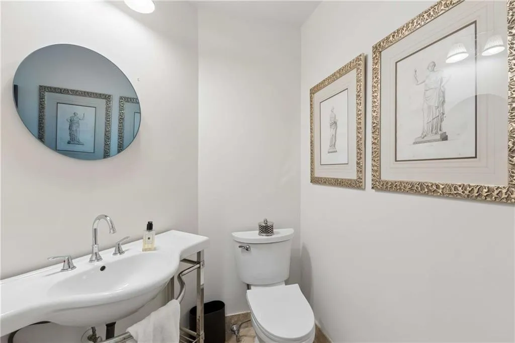 2660 Peachtree Road Nw Unit 39d, Atlanta, Georgia 30305, 1 Bedroom Bedrooms, 0 ,1 BathroomBathrooms,Residential,For Sale,2660 Peachtree Road Nw Unit 39d,7759961
