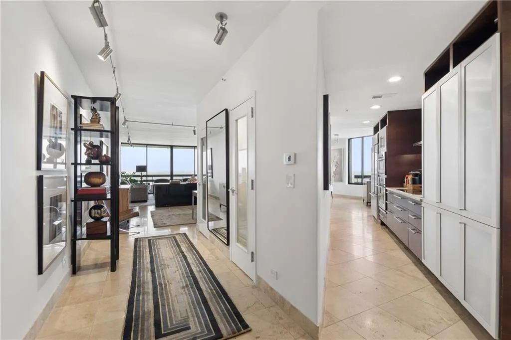 2660 Peachtree Road Nw Unit 39d, Atlanta, Georgia 30305, 1 Bedroom Bedrooms, 0 ,1 BathroomBathrooms,Residential,For Sale,2660 Peachtree Road Nw Unit 39d,7759961