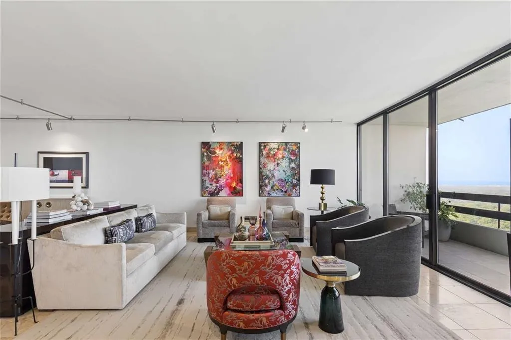2660 Peachtree Road Nw Unit 39d, Atlanta, Georgia 30305, 1 Bedroom Bedrooms, 0 ,1 BathroomBathrooms,Residential,For Sale,2660 Peachtree Road Nw Unit 39d,7759961