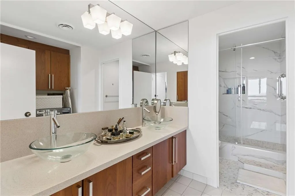 2660 Peachtree Road Nw Unit 39d, Atlanta, Georgia 30305, 1 Bedroom Bedrooms, 0 ,1 BathroomBathrooms,Residential,For Sale,2660 Peachtree Road Nw Unit 39d,7759961