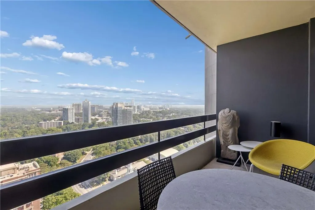 2660 Peachtree Road Nw Unit 39d, Atlanta, Georgia 30305, 1 Bedroom Bedrooms, 0 ,1 BathroomBathrooms,Residential,For Sale,2660 Peachtree Road Nw Unit 39d,7759961