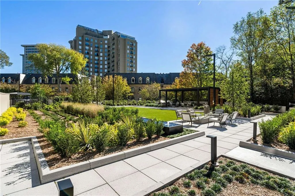 2660 Peachtree Road Nw Unit 39d, Atlanta, Georgia 30305, 1 Bedroom Bedrooms, 0 ,1 BathroomBathrooms,Residential,For Sale,2660 Peachtree Road Nw Unit 39d,7759961